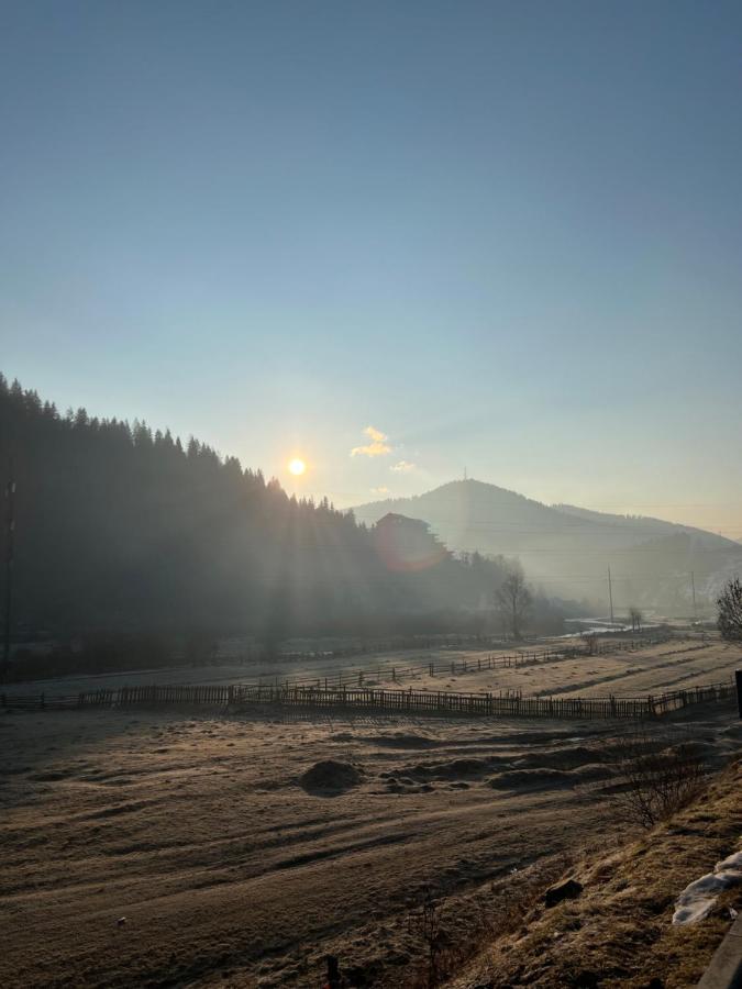 Садиба Between Mountains Mizhhirya  Luaran gambar
